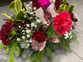 Table Arrangement + Candles BURGUNDY